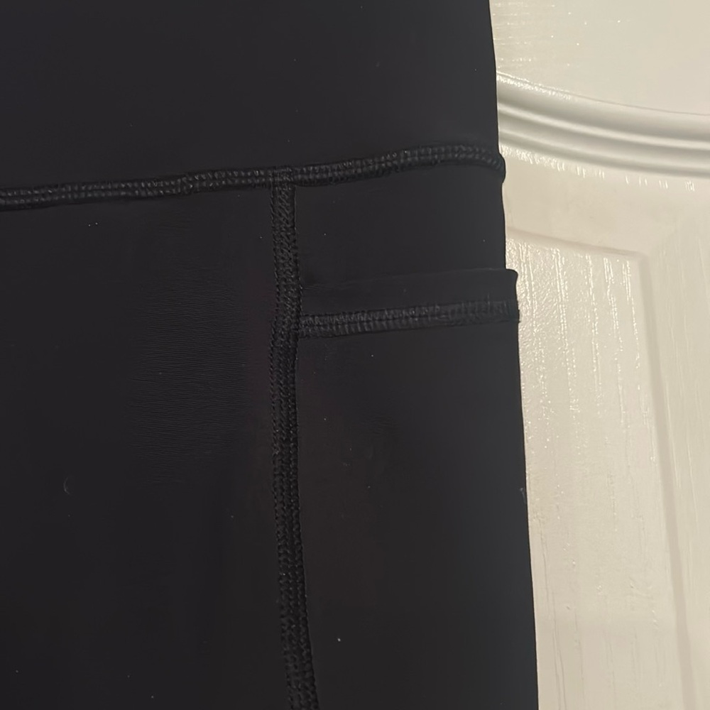 Old Navy Elevate leggings size medium - Picture 3 of 9